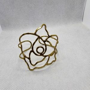 Elegant Gold Floral Bracelet